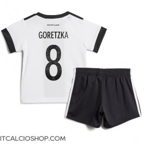 Germania Leon Goretzka #8 Prima Maglia Bambino Mondiali 2022 Manica Corta (+ Pantaloni corti)